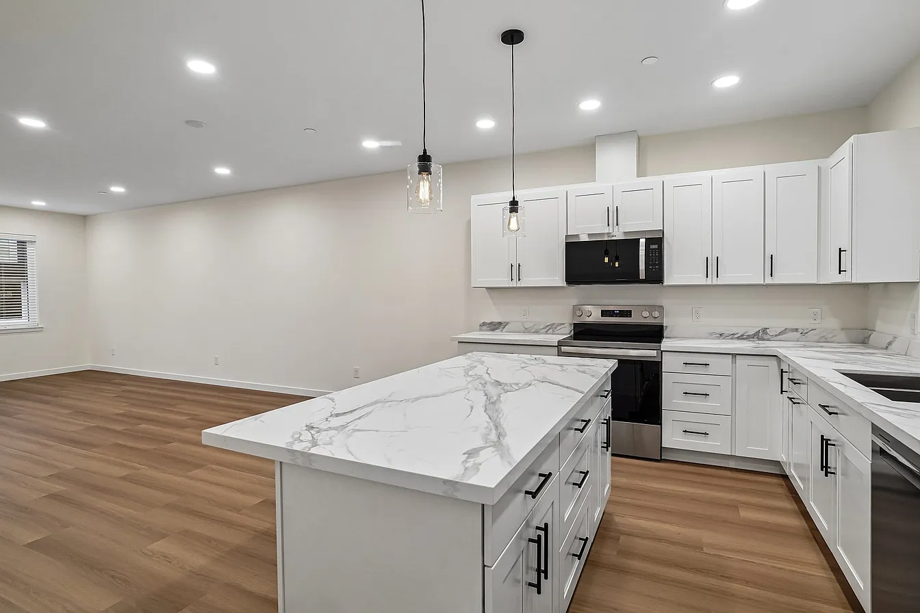 15433 8th Ave SW, Burien — 6 townhomes